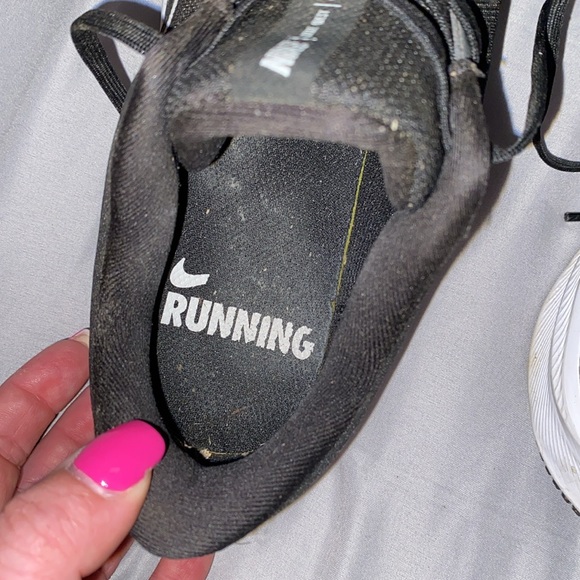 Nike running shoes - Picture 2 of 5